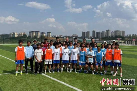 kering-门兴格拉德巴赫市代表考察贵州足球发展情况