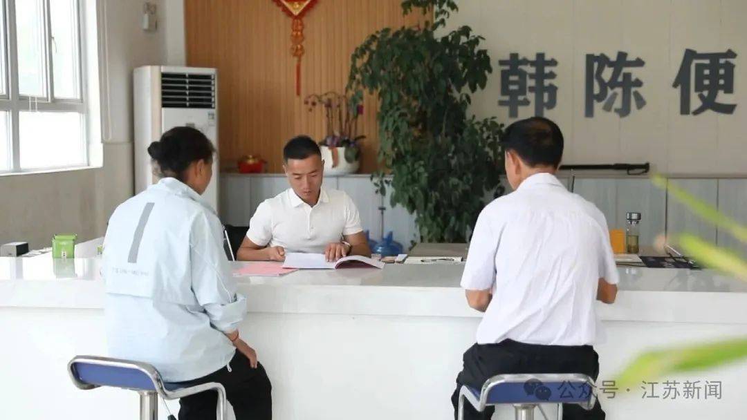 开云体育中国-“上场了，该拼了！”全网点赞的“苏超”村支书：左手秧苗，右脚足球