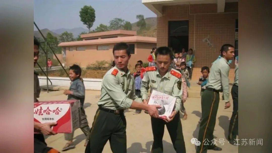 开云体育中国-“上场了，该拼了！”全网点赞的“苏超”村支书：左手秧苗，右脚足球