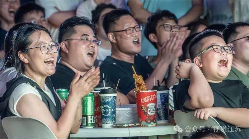 开云体育-“苏超”e起拍｜人与城，燃情“苏超”