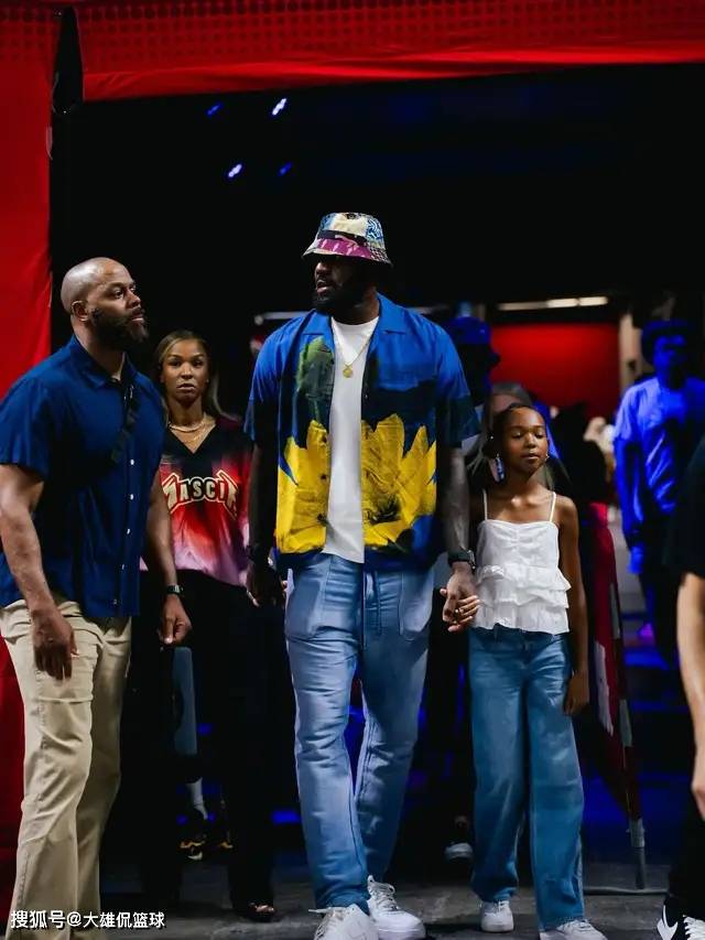 开云体育-詹姆斯前队友提议老詹离开湖人，暗示队友不如加入迈阿密热火