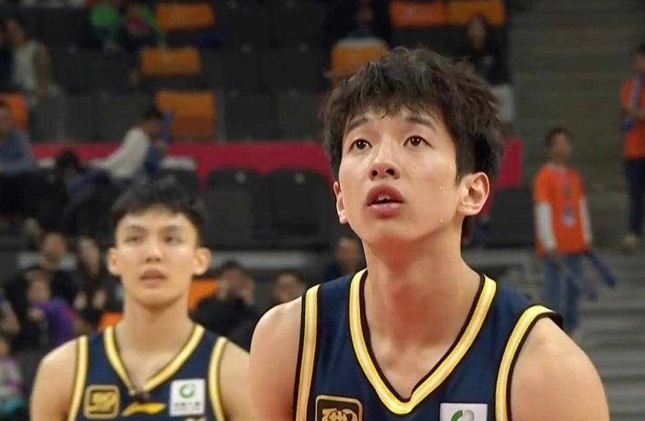 开云体育首页-广东男篮锋线补强！任骏飞接班人CBA首秀14分7篮板4抢断，杜锋重点培养