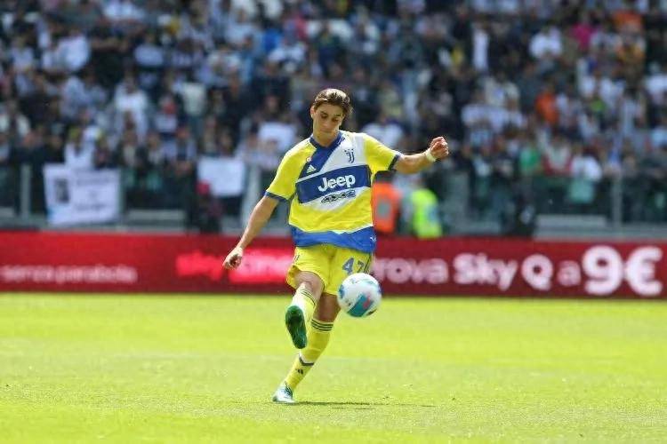 开云体育官网-米雷蒂转会那不勒斯！现在关键期，尤文和那不勒斯展开转会费谈判