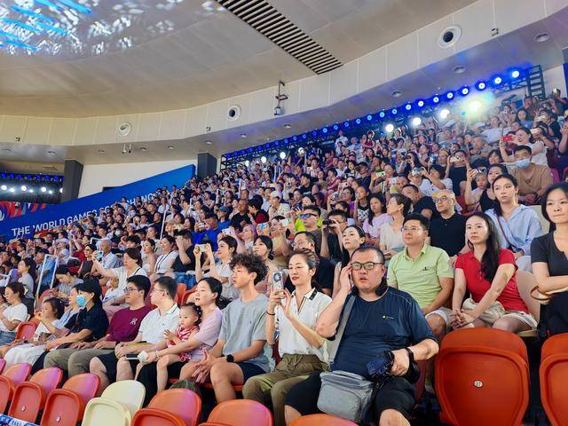 开云体育-观众热捧 成都世运会体育舞蹈首金在城北体育馆诞生