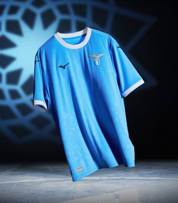 开云-拉齐奥发布新赛季主客场球衣:美津浓设计,致敬米开朗基罗经典