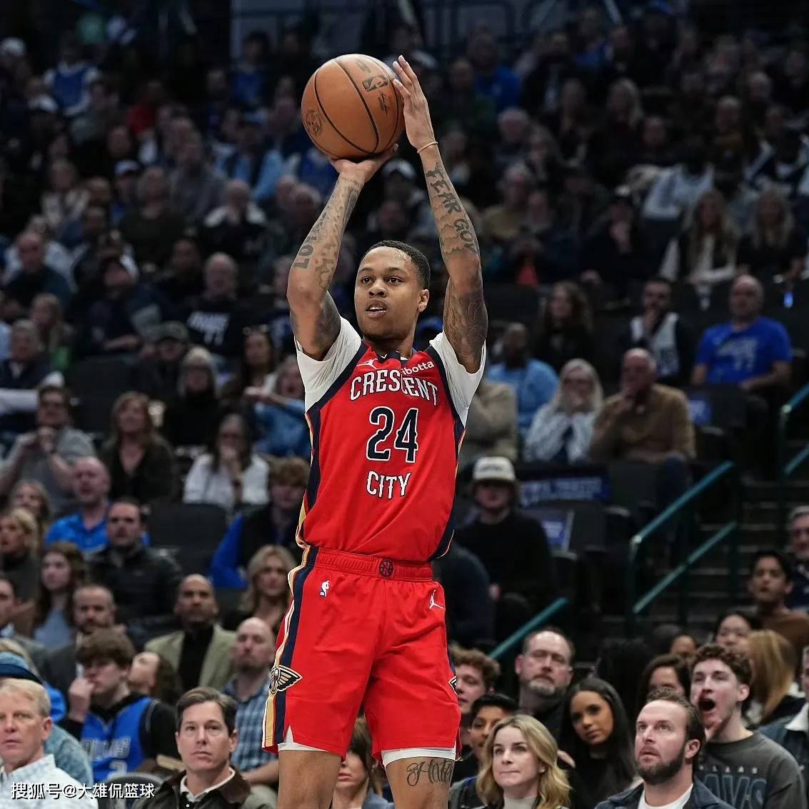 开云体育首页-达拉斯独行侠三换一，将汤普森送往鹈鹕