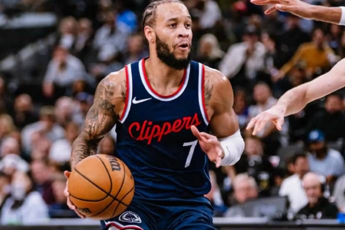 开云体育首页-阿米尔-科菲加盟密尔沃基雄鹿，贾米尔-杨签约迈阿密热火