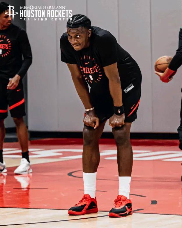 开云体育中国-欢迎回家！卡佩拉现身休斯顿合练火箭内线迎来深度升级