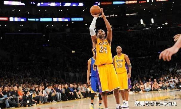 kering-詹姆斯遭哈利伯顿炮轰,曾认为他是英雄,长大才发现科比才是斗士