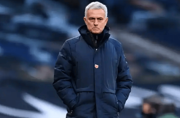 开云体育官网-曼联新帅曝光!齐达内考虑出山,南门第二,穆里尼奥遭无视