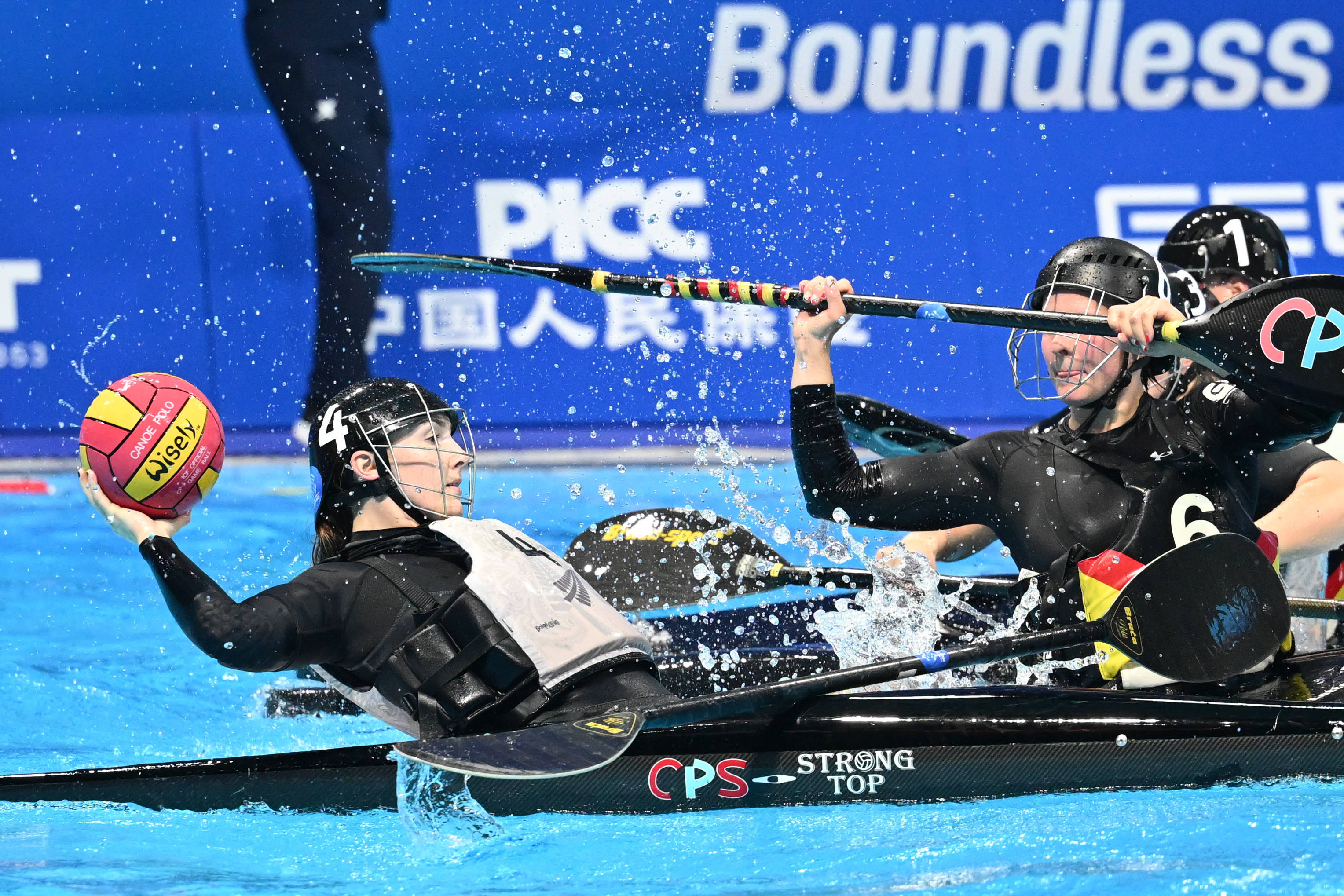 开云体育-（成都世运会）皮艇球——女子决赛：德国队夺冠