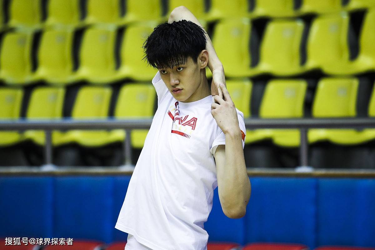 开云体育-从北京首钢到布鲁克林篮网：曾凡博12号球衣背后的励志成长之路